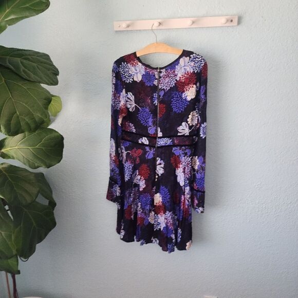 Guess NWOT fit and flare velvet trim mesh cleavage floral dress - Picture 7 of 16